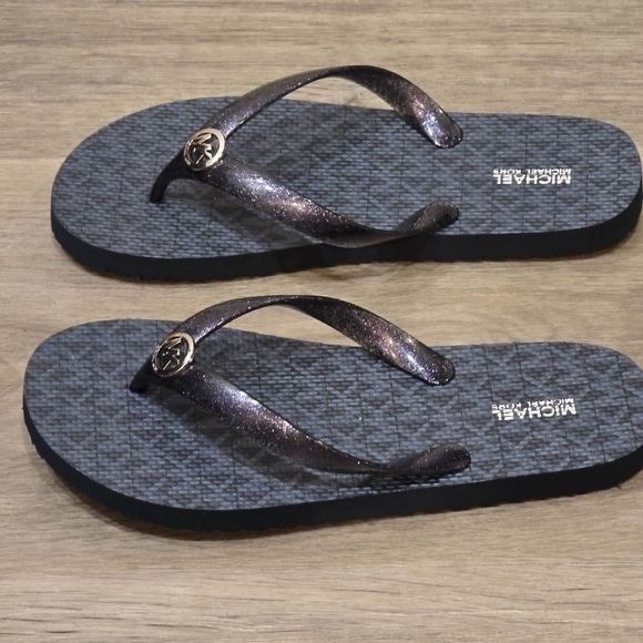 Michael Kors MK Logo Mini Jet Set Glitter Print Flip-Flop Sandals - Picture 3 of 8